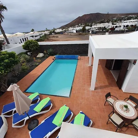 Montana Vista Playa Blanca